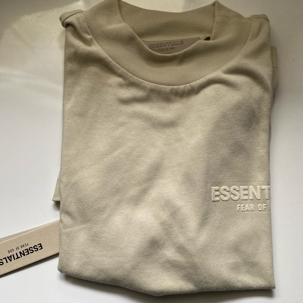 Essential top - Picture 2 of 6